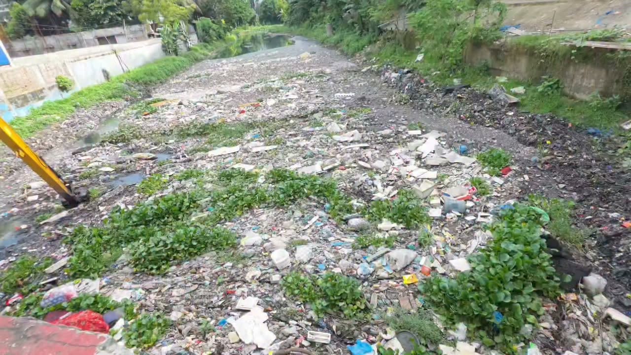 উত্তরায় বিএনপির খাল পরিষ্কার কার্যক্রম শুরু