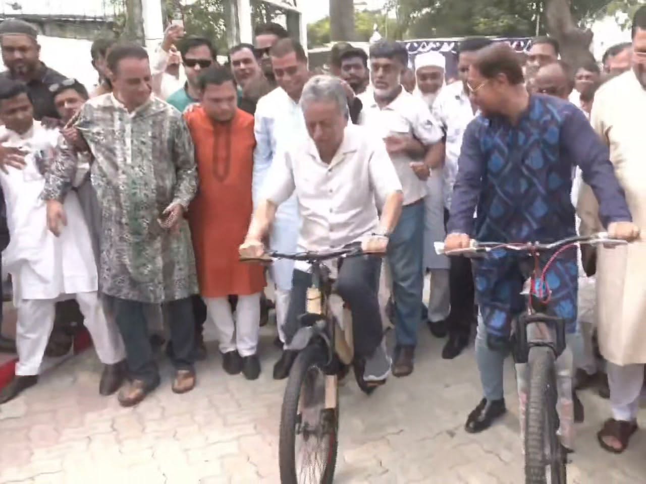 বিএনপি নেতা উদ্বোধন চট্টগ্রামের প্রথম ২.২ কিলোমিটার ডেডিকেটেড সাইকেল ট্র্যাক 🚴‍♂️🌿