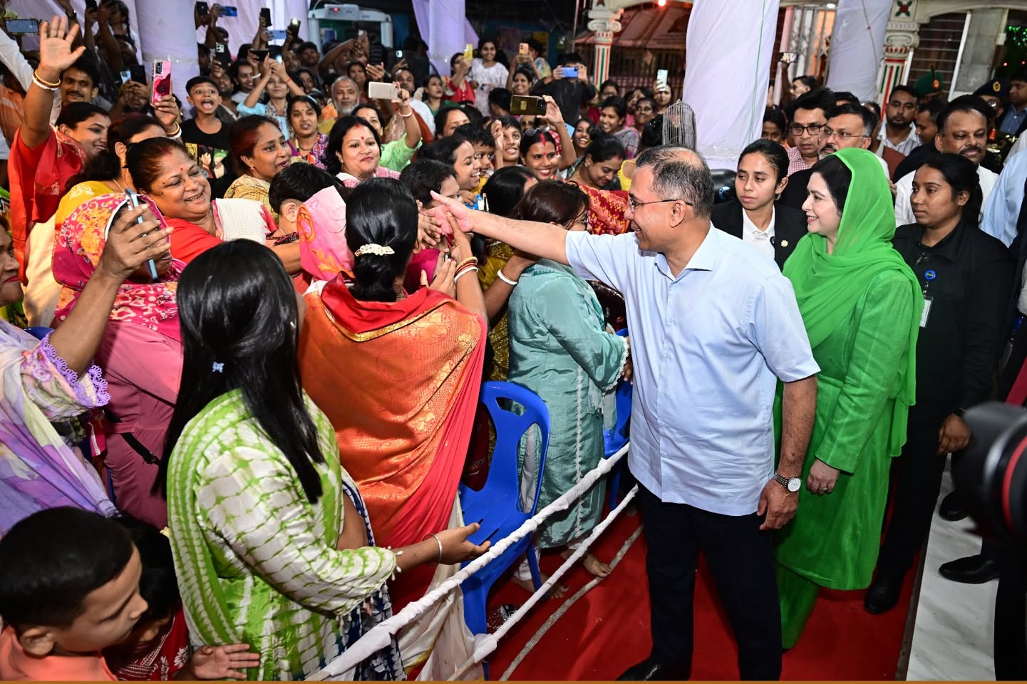 শারদীয় দুর্গাপূজা উপলক্ষে তারেক রহমান পরিদর্শন ও শুভেচ্ছা বিনিময়