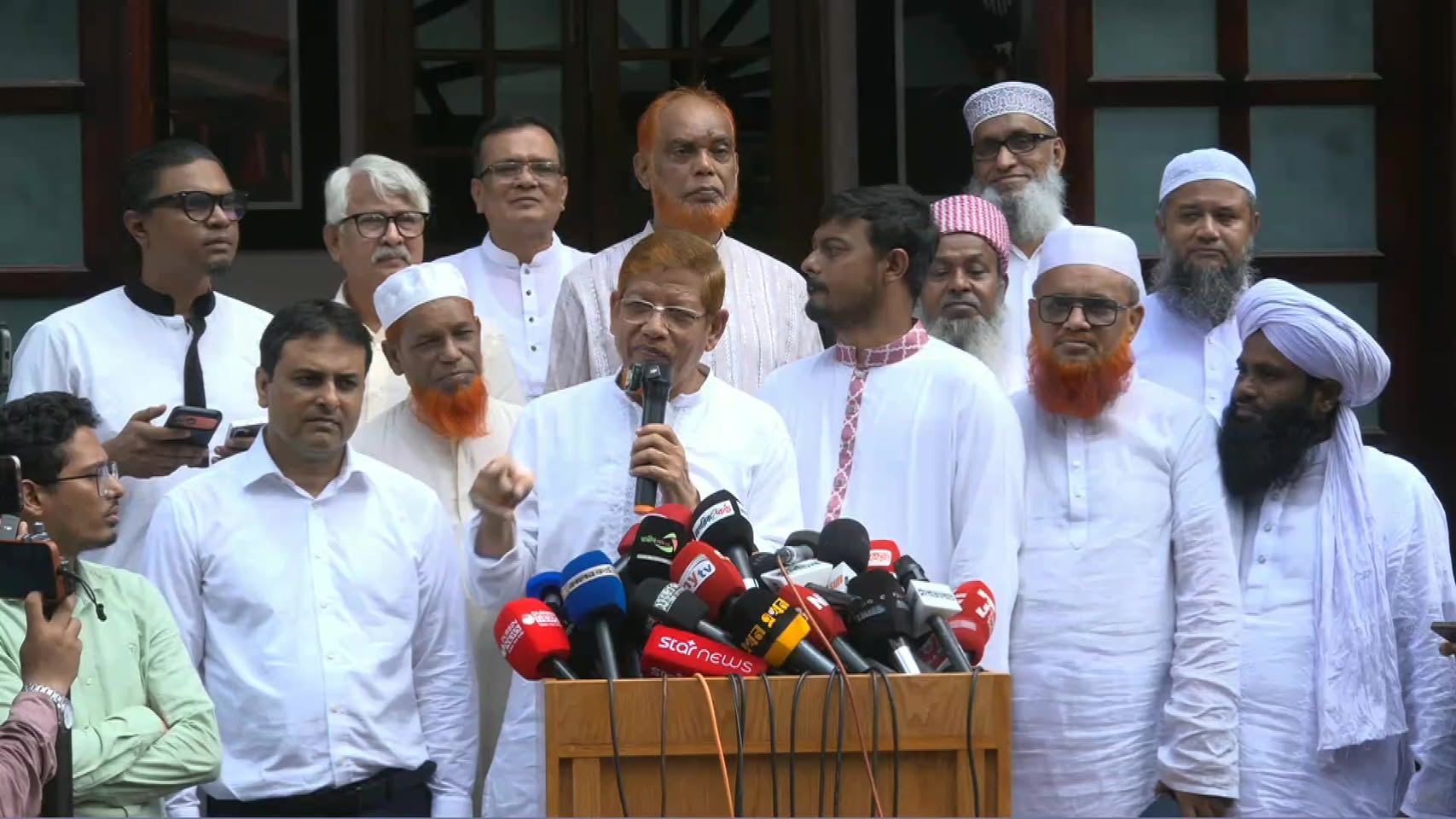 ১৯ সেপ্টেম্বর ঢাকা-রংপুর লংমার্চের প্রস্তুতি: জামায়াতে ইসলামী নেতৃত্বে ১১ দলের বৈঠক ও প্রেস ব্রিফিং 🚶‍♂️📢
