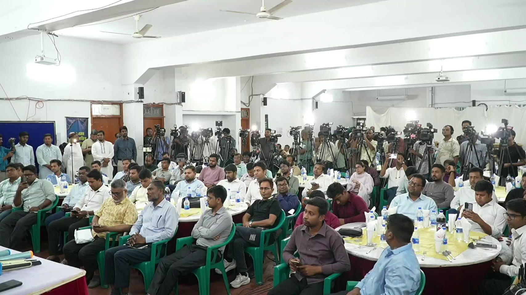 জামায়াতের বিরোধীদলীয় নেতা ডা. শফিকুর রহমানের সাংবাদিকদের সাথে আলোচনা সেশন