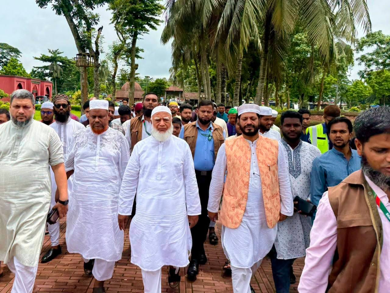ঐতিহাসিক ষাটগম্বুজ মসজিদে বিরোধীদলীয় নেতার জুম'আর সালাত আদায়