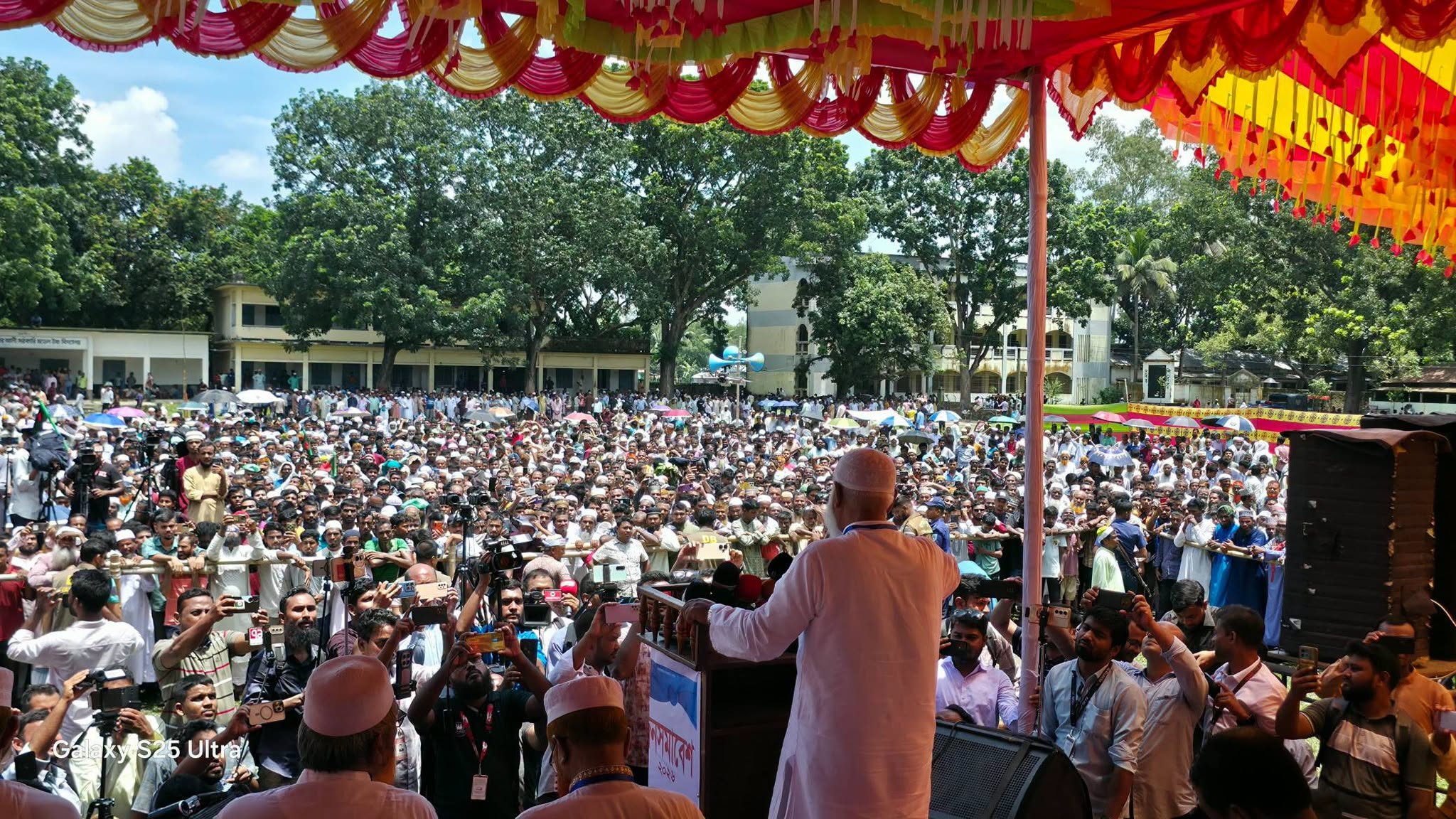 গাইবান্ধায় শহীদ পরিবারের সঙ্গে সাক্ষাৎ ও বিচারের দাবিতে জামায়াত নেতার জনসমাবেশ
