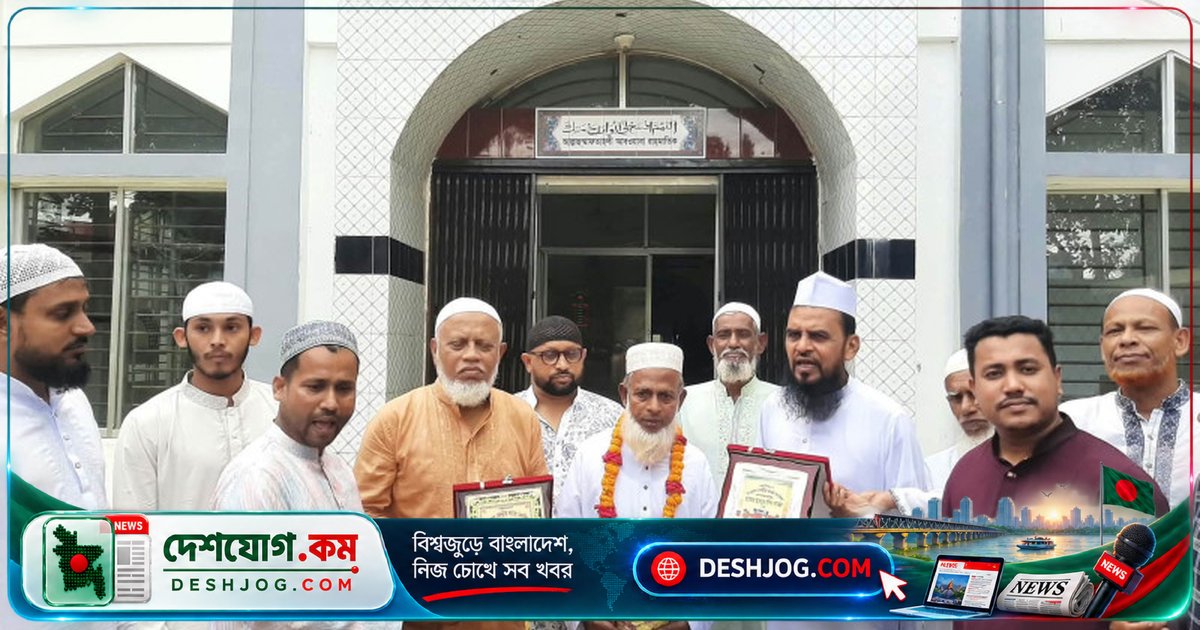 ১৭ বছর ধরে মিনার থেকে ভেসে আসা সুমধুর আজানের সঙ্গে বিদায়: ব্রাহ্মণবাড়িয়ার মুয়াজ্জিনের আবেগঘন বিদায় অনুষ্ঠান