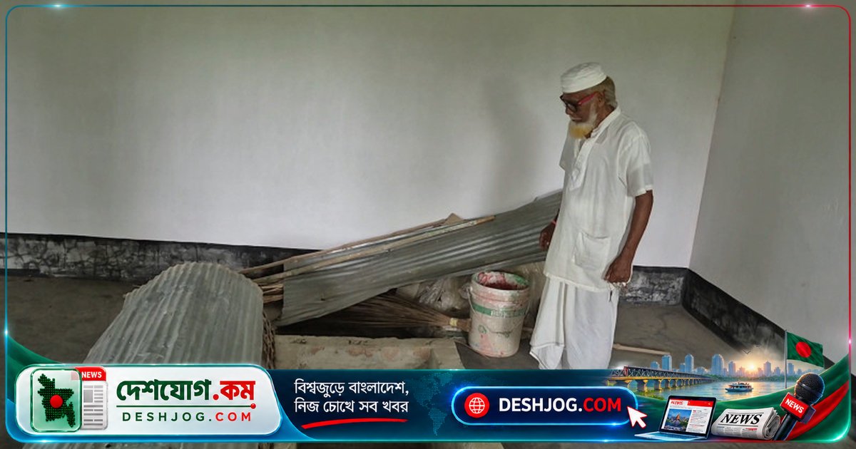 ঝিনাইদহের গ্রামবাসী আব্দুর রহিম: জীবিত অবস্থায় নিজের কবর তৈরি করে মৃত্যুর অপেক্ষায়
