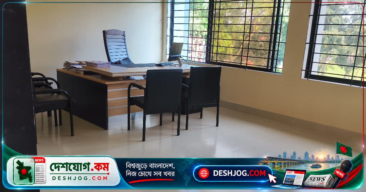 আখাউড়া উপজেলা পরিষদে কর্মকর্তাদের অনুপস্থিতিতে সেবা নিতে আসা মানুষের ভোগান্তি