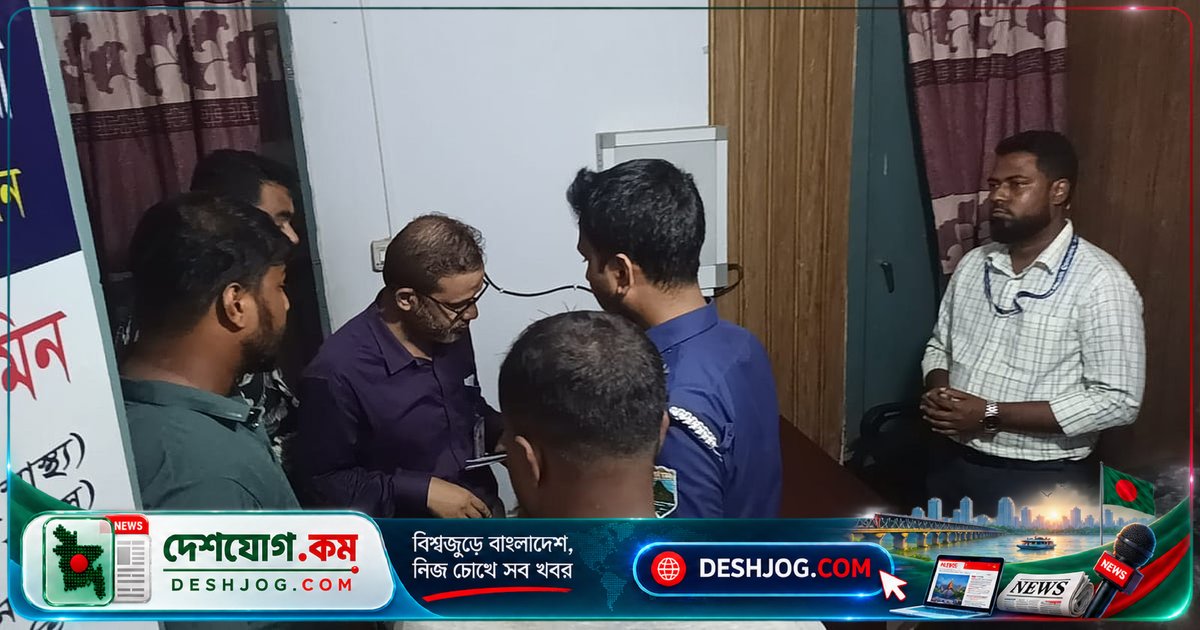 আক্কেলপুরে সরকারি হাসপাতালের চিকিৎসককে ঘিরে ধরলেন স্থানীয়রা ডায়াগনস্টিক সেন্টারে রোগী দেখার অভিযোগে