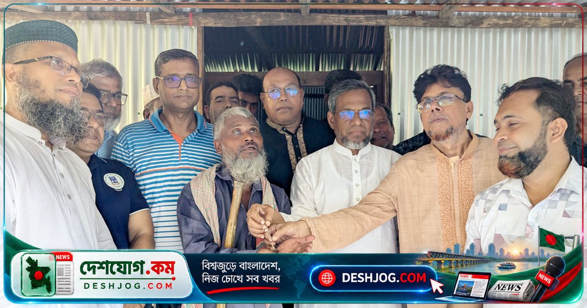পলিথিনের ছাউনির অধীনে কষ্টের জীবন থেকে বেরিয়ে আসে বাবা-ছেলে দু’জন: নতুন ঘর ও পাম্পের প্রতিশ্রুতি