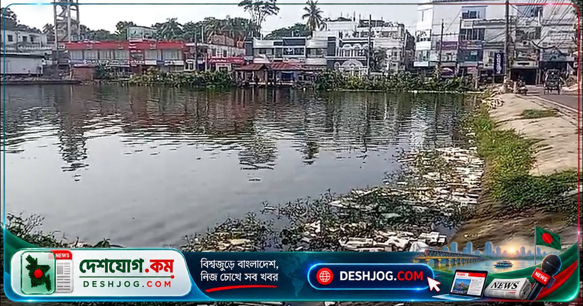বাগেরহাটের মিঠাপুকুরে প্লাস্টিক ও বর্জ্যের দূষণ: স্থানীয়রা দাবি, দ্রুত পরিষ্কার করতে হবে