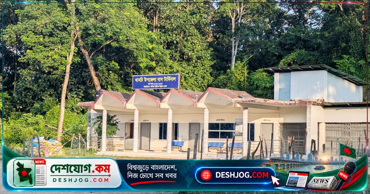 বান্দরবান-থানচি সড়ক বন্ধে যাত্রীদের দুঃখ: বাসচালকরা নিরাপত্তা দাবি করে চলাচল বন্ধ রাখছে