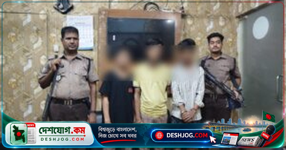 বংশালে ছিনতাইয়ের ঘটনায় পুলিশের অভিযানে ৩ জনকে গ্রেফতার, সুইচ গিয়ার চাকু উদ্ধার