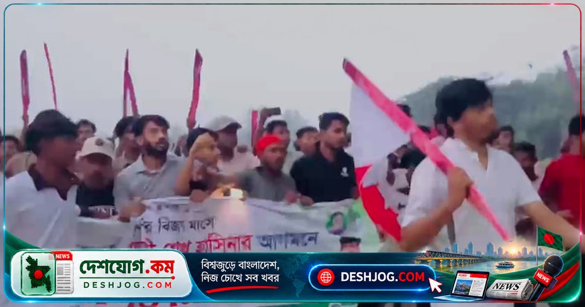 বাঁশখালীতে নিষিদ্ধ ছাত্রলীগের লগি-বইঠা মিছিলে পুলিশের হস্তক্ষেপ, ভিডিও সামাজিক যোগাযোগমাধ্যমে ছড়ায়