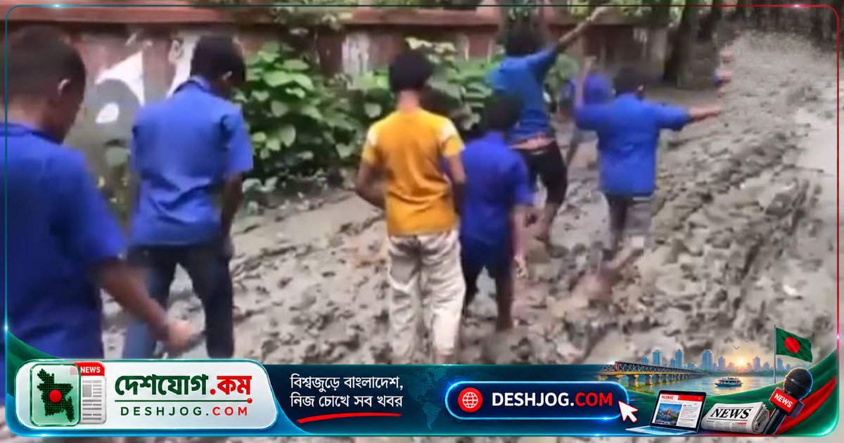 বরিশালের মুলাদীতে ভাঙাচোরা সড়কে দুর্ভোগে শিক্ষার্থী ও ব্যবসায়ীরা