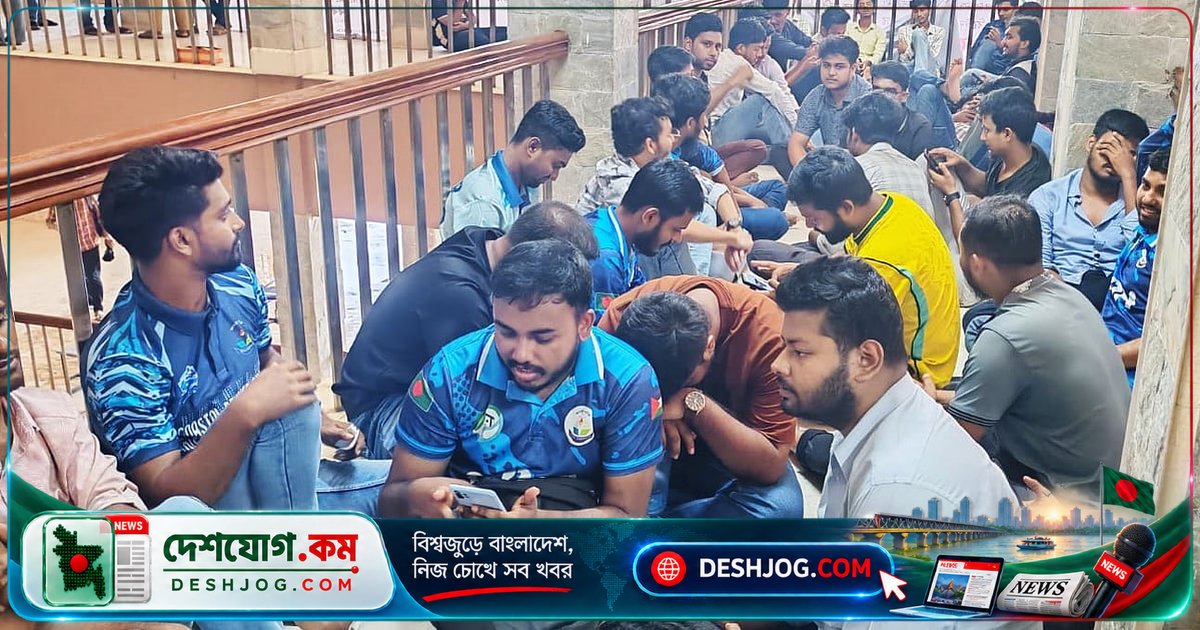 বরিশাল বিশ্ববিদ্যালয়ে অনশনে শতাধিক শিক্ষার্থী: চেয়ারম্যান পদত্যাগের দাবি জোরদার