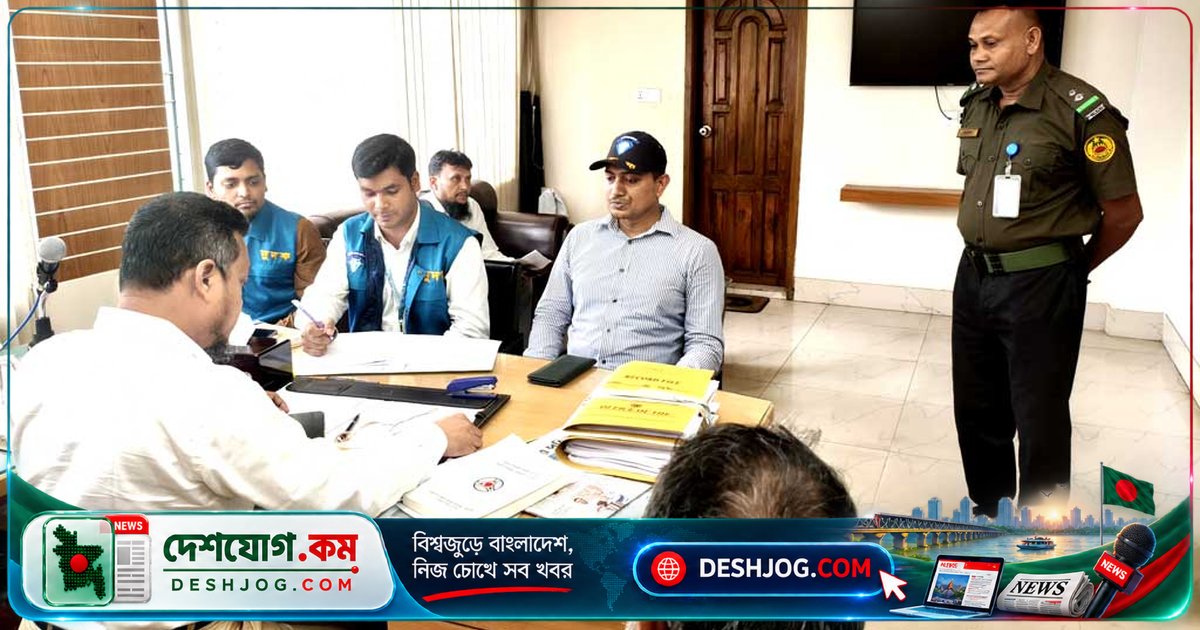 বিআরটিএ ইকুরিয়া শাখায় ঘুষের বিনিময়ে ড্রাইভিং লাইসেন্স: দুদক ধরে আনসার সদস্যকে ১৫ হাজার টাকার ফাঁদে