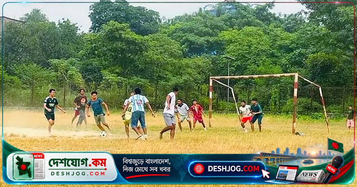 মাদকবিরোধী সচেতনতা ও খেলাধুলায় উৎসাহ: ভৈরব বন্ধুসভার ফুটবল ম্যাচে লাল দল ৫-২ জয়