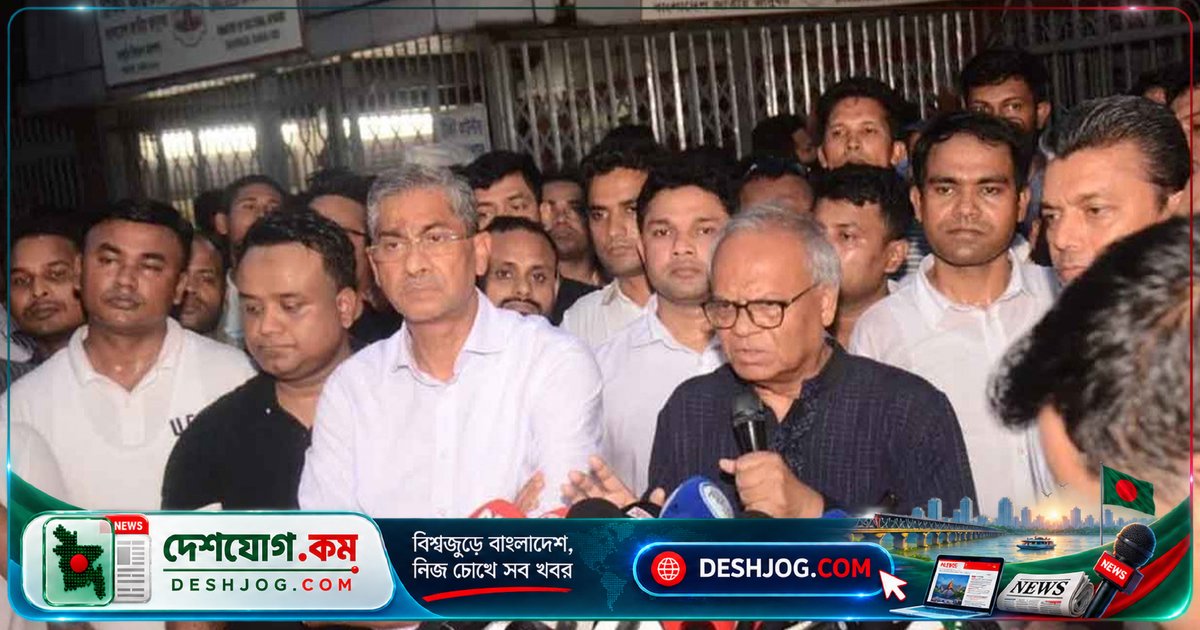 বিএনপির রাজনৈতিক উপদেষ্টা রিজভী: সাম্প্রতিক অগ্নিকাণ্ড ও বোমা হামলা ষড়যন্ত্রের অংশ, সন্ত্রাসীরা বাংলাদেশের শত্রু