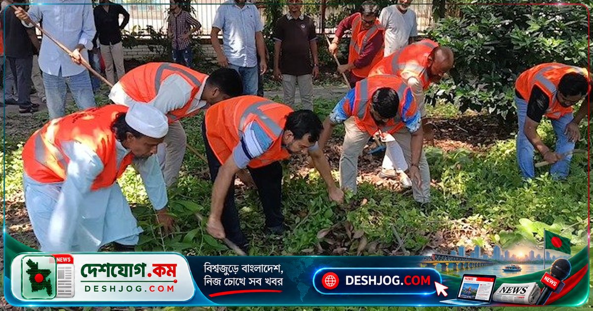 উত্তরা ১৩ নম্বর সেক্টরে বিএনপি নেতাকর্মীরা ডেঙ্গু প্রতিরোধে লেক পার্ক এলাকায় পরিষ্কার-পরিচ্ছন্নতা অভিযান চালায়