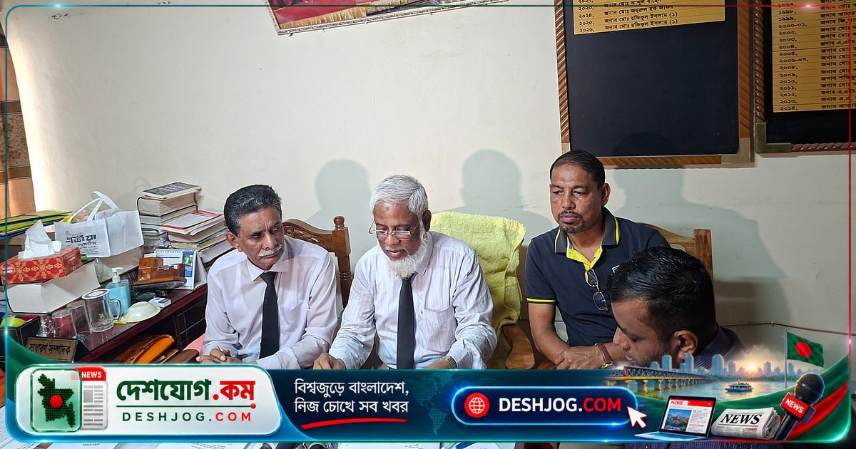 বগুড়া জেলা জজ মনিরুজ্জামানের পদায়ন বাতিলের দাবি আইনজীবীদের, আদালত বর্জনের হুমকি