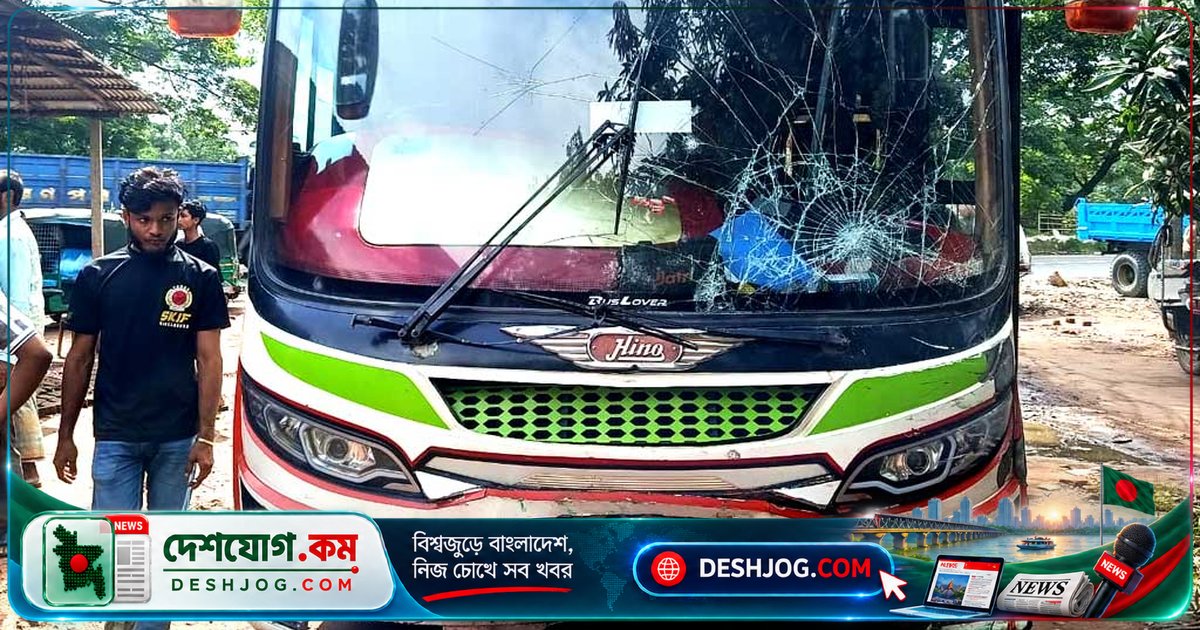 চন্দনাইশে মহাসড়কে বাস-অটোরিকশা সংঘর্ষে দু’জন মারা, তিনজন আহত
