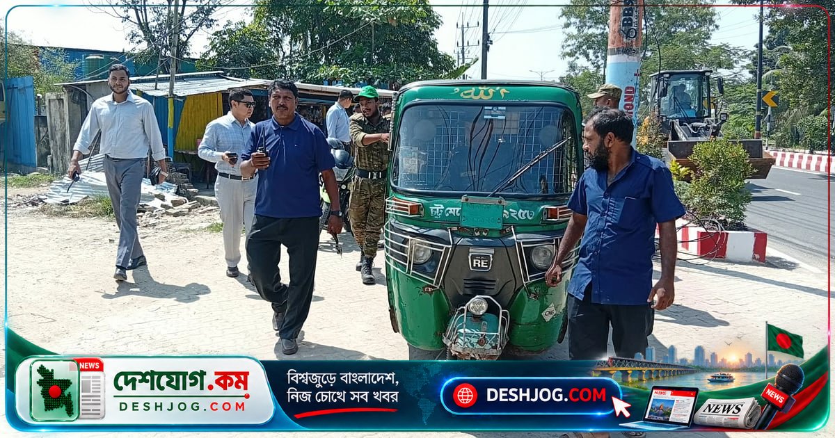 চট্টগ্রামের সাইকেল ট্র্যাক উদ্বোধনের পরদিনই গাড়ি দখল করে ফেলে যানবাহন চালকরা