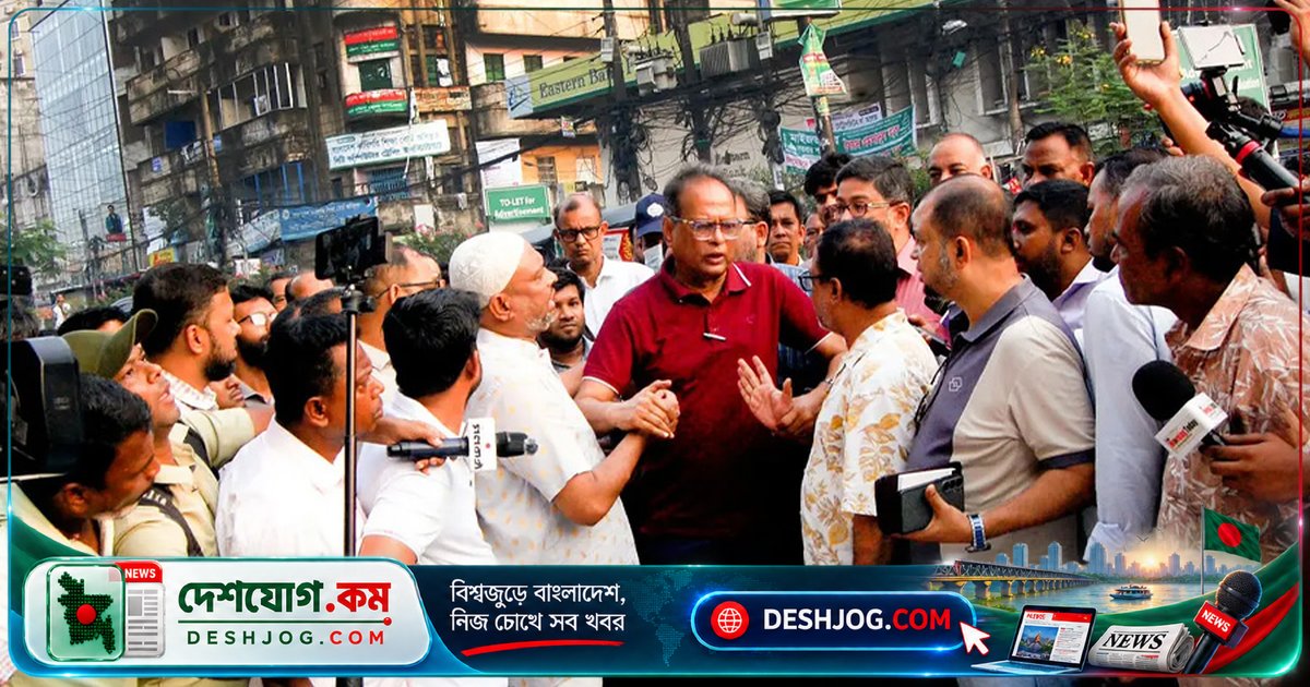 চট্টগ্রামের নিউ মার্কেট-কোতোয়ালি সড়ক: সিডিএ চেয়ারম্যানের নির্দেশে হকারদের দোকান উচ্ছেদ অভিযান, পথচারীদের চলাচল নিশ্চিত করতে দখলমুক্ত এলাকা ঘোষণা