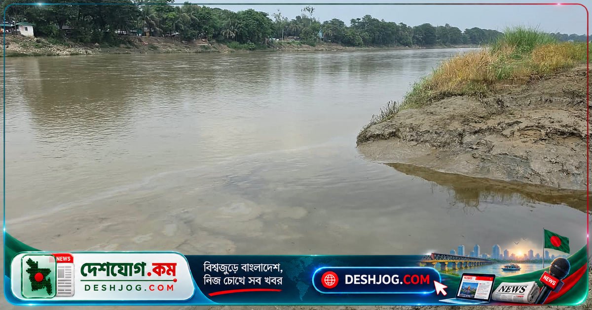 চট্টগ্রামের সাঙ্গু নদে পোড়া তেলের দূষণ: বিদ্যুৎকেন্দ্রের বর্জ্য খাল হয়ে ভেসে আসছে কালো স্লাজ