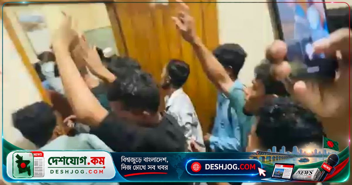 চট্টগ্রাম স্টেশনে ইঞ্জিন সংকটে পাহাড়িকা এক্সপ্রেসের বিলম্বে যাত্রীদের বিক্ষোভ