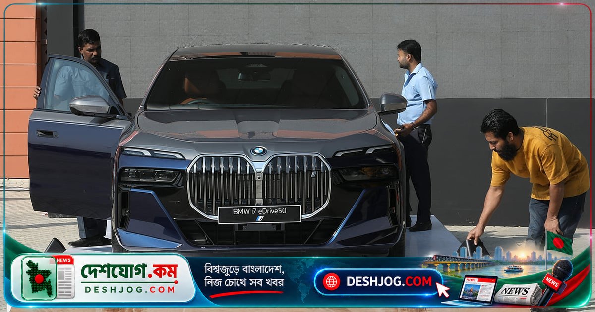 চীনা ব্যবসায়ী কর্মীদের যাতায়াতের কষ্ট মিটাতে উপহার দিলেন বিএমডব্লিউ গাড়ি