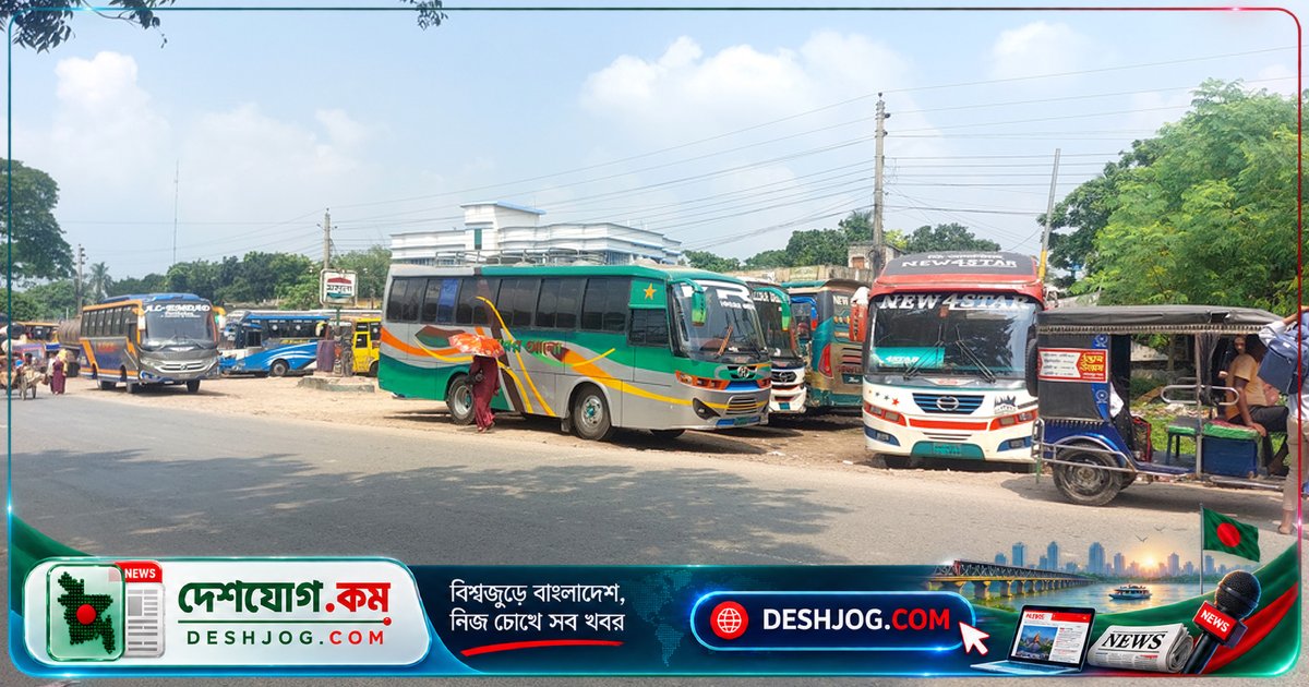 চুয়াডাঙ্গায় বাসশ্রমিকের মারধর প্রতিবাদে পাঁচ রুটে বাস চলাচল বন্ধ, যাত্রীদের দুর্ভোগ বাড়ছে
