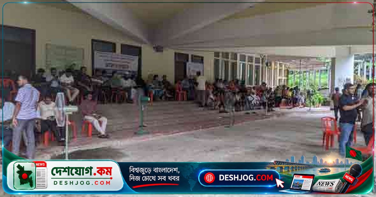 চুয়েটে ১০ দিনের শাটডাউন: সাবেক উপাচার্য পুনর্বহাল না হলে শিক্ষার্থী-শিক্ষকদের প্রতিবাদ অব্যাহত