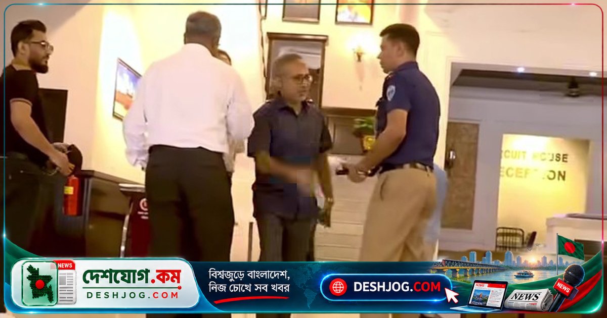 চুয়েটের ১৭ দিনের অচলাবস্থা: সার্কিট হাউসে বৈঠক হলেও শিক্ষার্থীরা শাটডাউন অব্যাহত