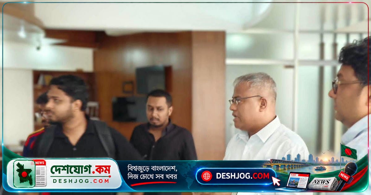 চুয়েটের শাটডাউন ভেঙে নতুন উপাচার্য নিজ দপ্তরে প্রবেশ: ছাত্রনেতাদের সঙ্গে তালা ভাঙা ঘটনা