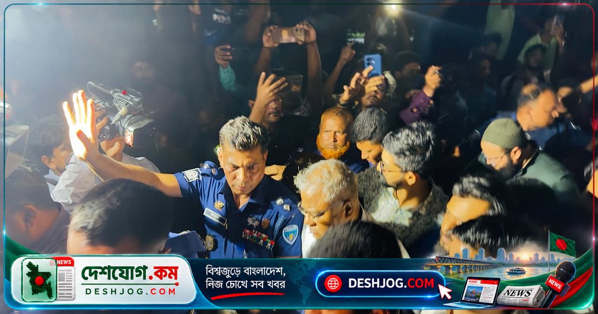চুয়েটের অবরুদ্ধ প্রশাসনিক ভবন থেকে ৩০ ঘণ্টা পর বের হয় উপাচার্য, শর্তে ক্যাম্পাস ছেড়ে চলে যান