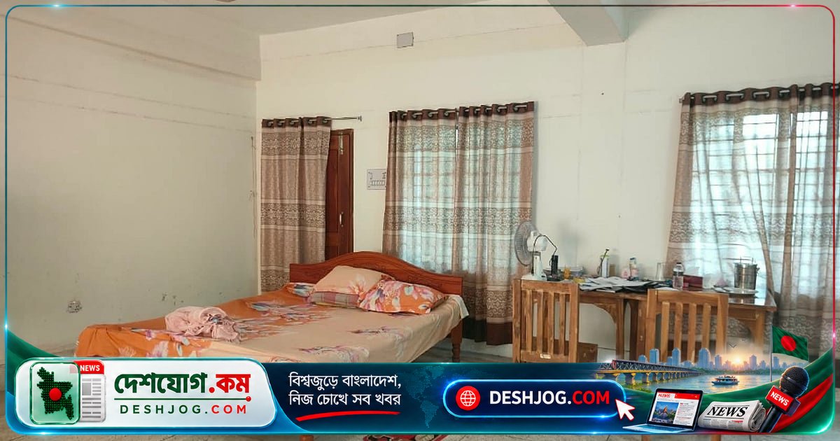 সিরাজগঞ্জের কলেজ অধ্যক্ষের শ্রেণিকক্ষে আবাসিক কক্ষের মতো সাজসজ্জা: শিক্ষকদের অসন্তোষ