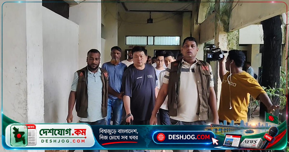 কক্সবাজারের রিসোর্টে ১৯৩৮টি আইফোনসহ সাইবার স্ক্যাম ল্যাবের সন্ধান পুলিশ: ৩০০ বিদেশী আসামি