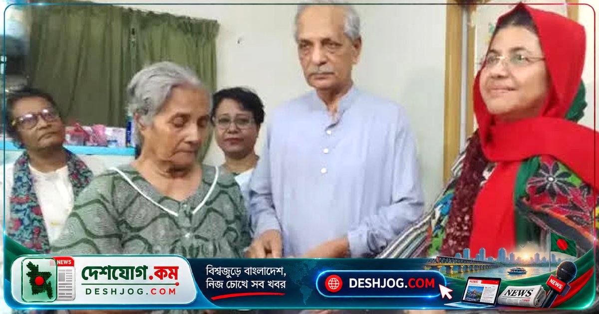 সাংস্কৃতিক মন্ত্রী নিতাই রায় চৌধুরী ভাষাসৈনিক আবদুল মতিনের অসুস্থ স্ত্রীকে দ্রুত সুস্থতা কামনা করে পাঁচ লাখ টাকা সহায়তা প্রদান