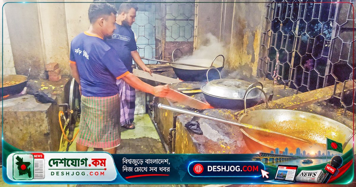 ঢাকা বিশ্ববিদ্যালয়ের হল-ক্যানটিনে গ্যাস সংকটে লাকড়ি দিয়ে রান্না, খাবারের দাম ও মান ক্ষতিগ্রস্ত