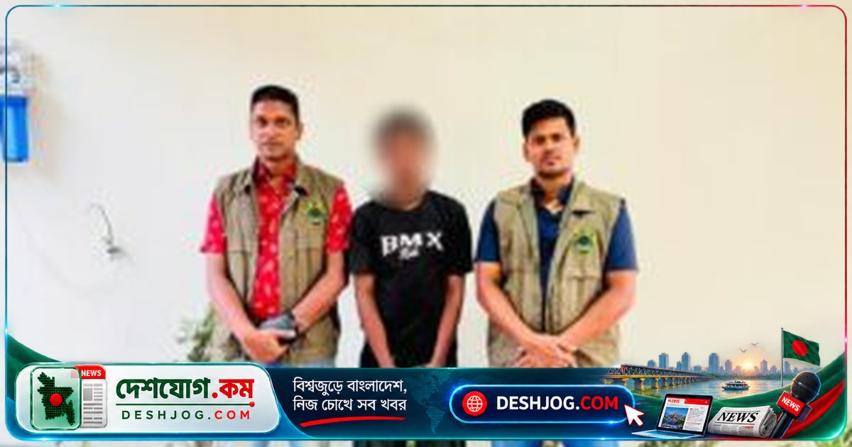 ঢাকার যাত্রাবাড়ীতে গ্রেফতারি পরোয়ানাভুক্ত ছিনতাইকারীকে হাতেনাতে ধরে ফেলে পুলিশ
