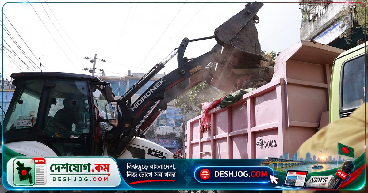 ঢাকার মিরপুর-১ ফুটপাত উচ্ছেদে হকারদের তাড়িয়ে দিচ্ছে ডিএনসিসি, সকাল ১১টায় শুরু হয় অভিযান