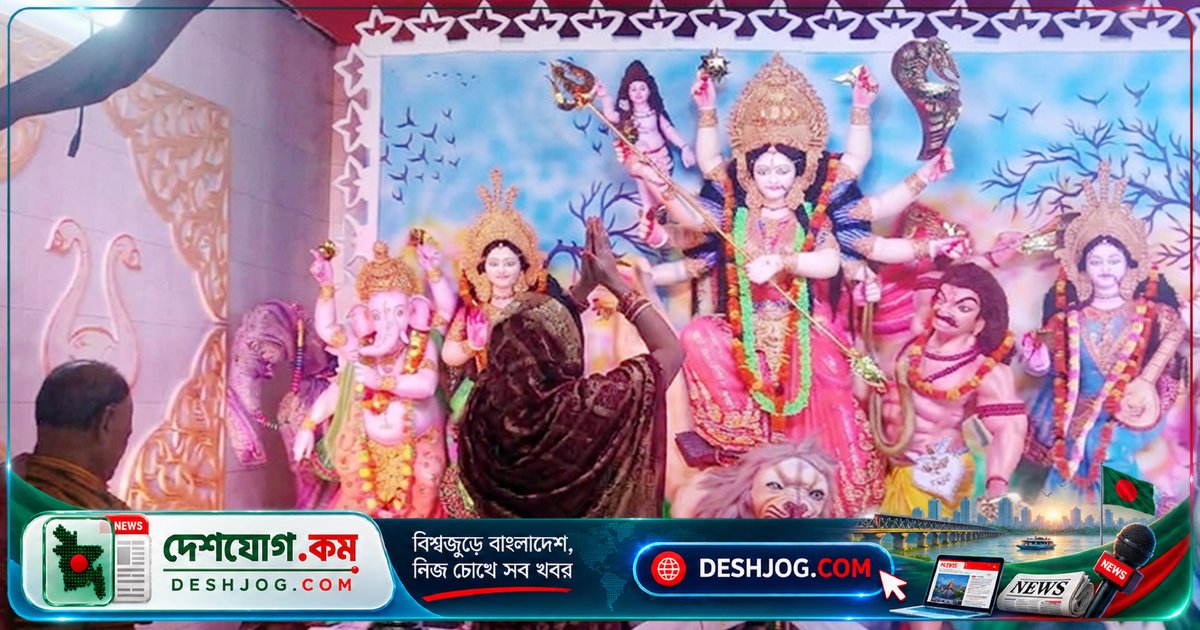 দুর্গোৎসবের জোড়া সপ্তমীতে সন্ধ্যারতিতে ভক্তদের আনন্দের সমুদ্র ঢাকা