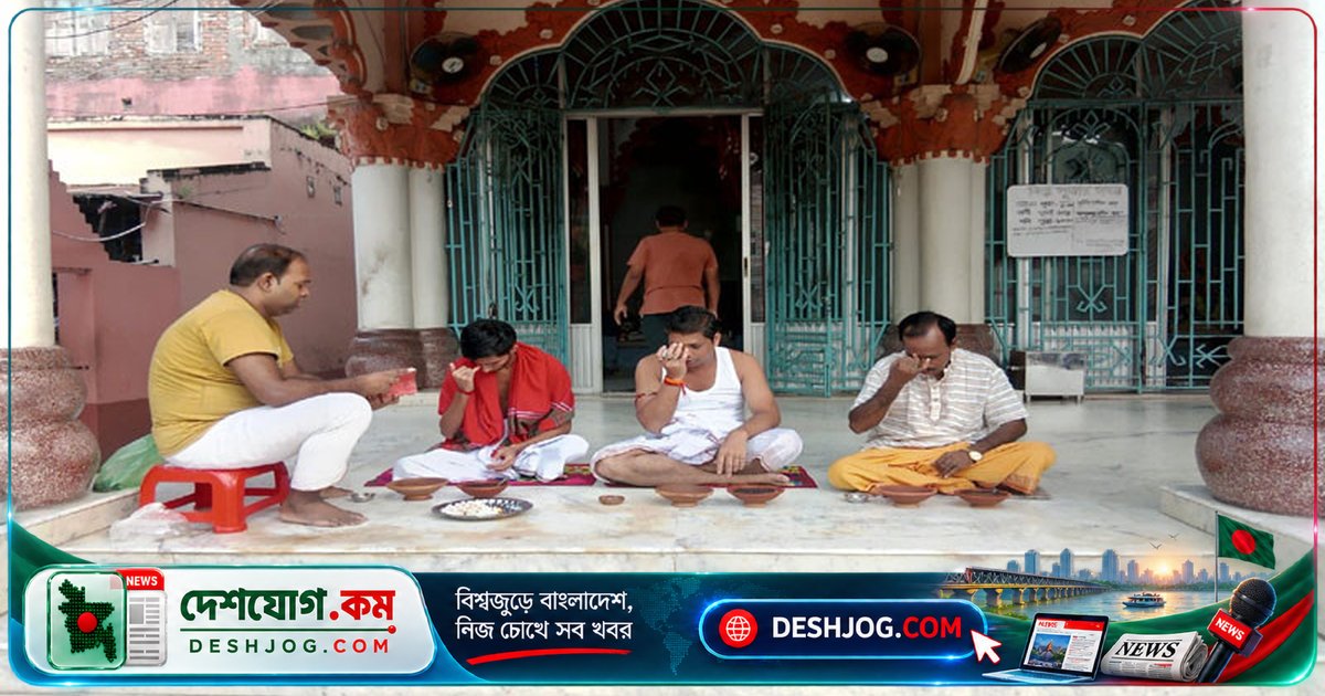 খুলনার কয়রা উপজেলায় ৫৭টি মণ্ডপে মহালয়ার ভোরে দেবী দুর্গার আগমনী উদযাপন