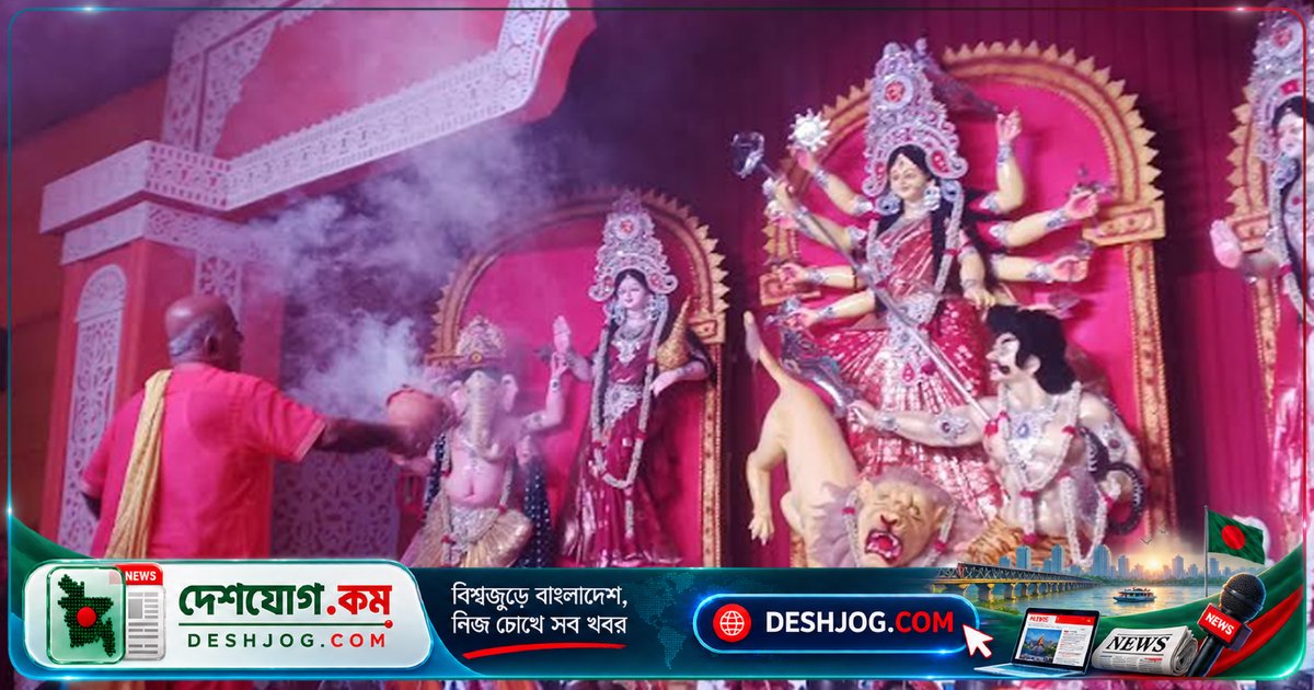 মহাসপ্তমীর বর্ধিত তিথিতে ঢাকার মন্দিরে ভোর থেকে রাত পর্যন্ত চলছে দেবী আরাধনা