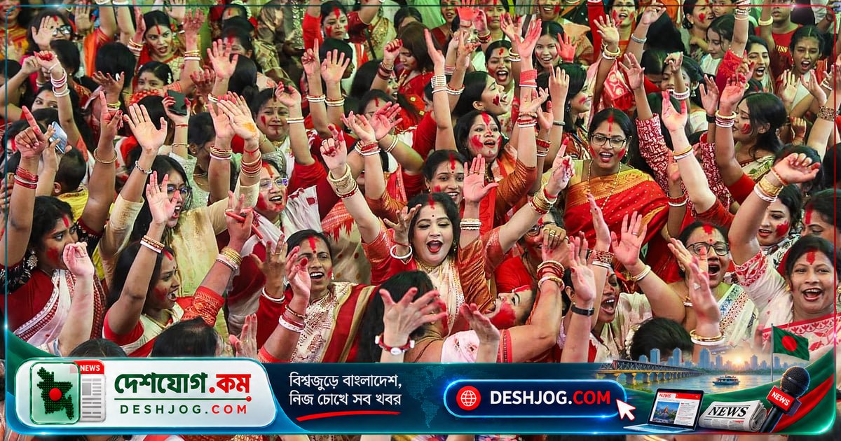 বিজয়া দশমীতে ঢাকেশ্বরী মন্দিরে দেবী দুর্গার আনন্দ-বেদনা মিশ্র অনুষ্ঠান