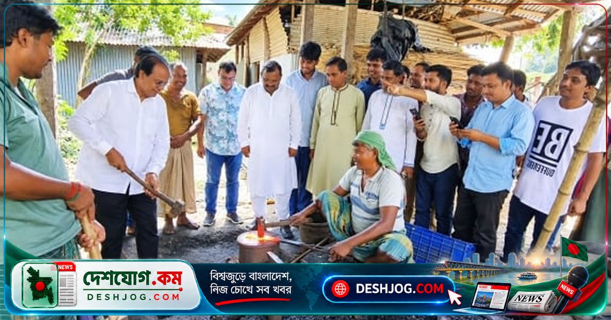 দুর্যোগমন্ত্রী আসাদুল হাবিব দুলু নিজহাতে কামারের কাজে অংশ নেন লালমনিরহাটে