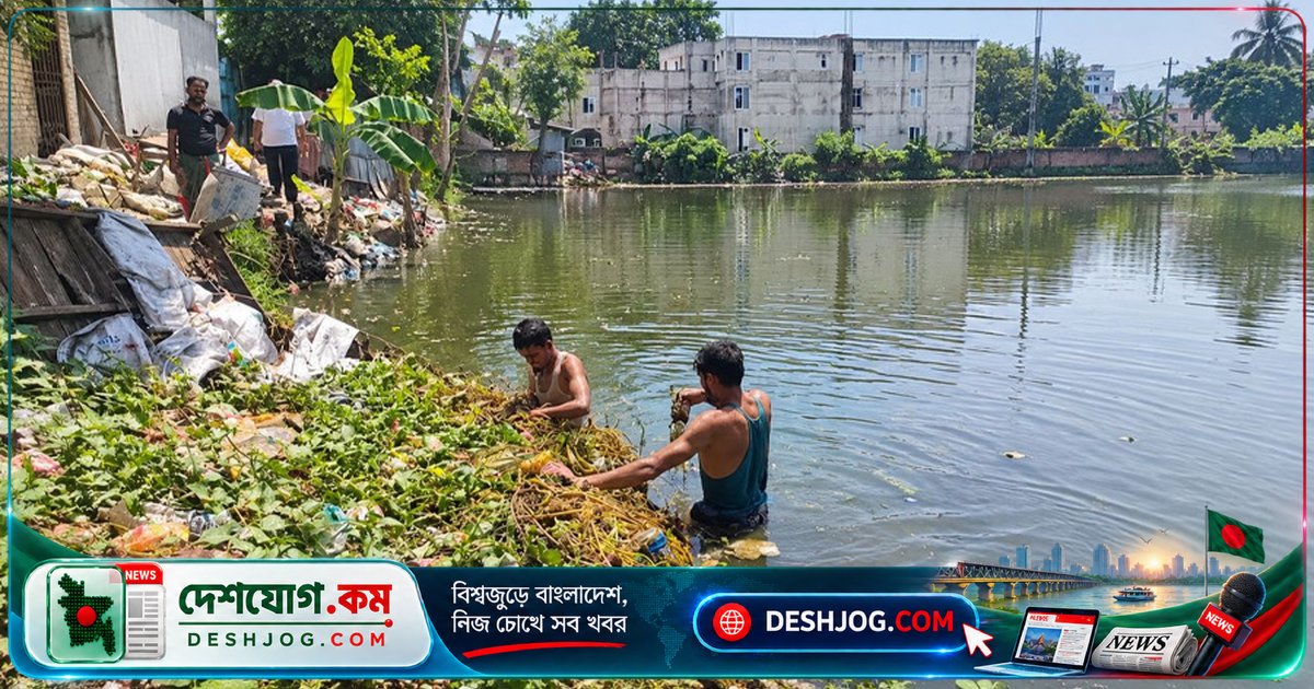 ফেনীতে গাঁজা সেবনকারী দু'জন যুবককে পুকুর পরিষ্কার করতে বাধ্য করে স্থানীয়রা
