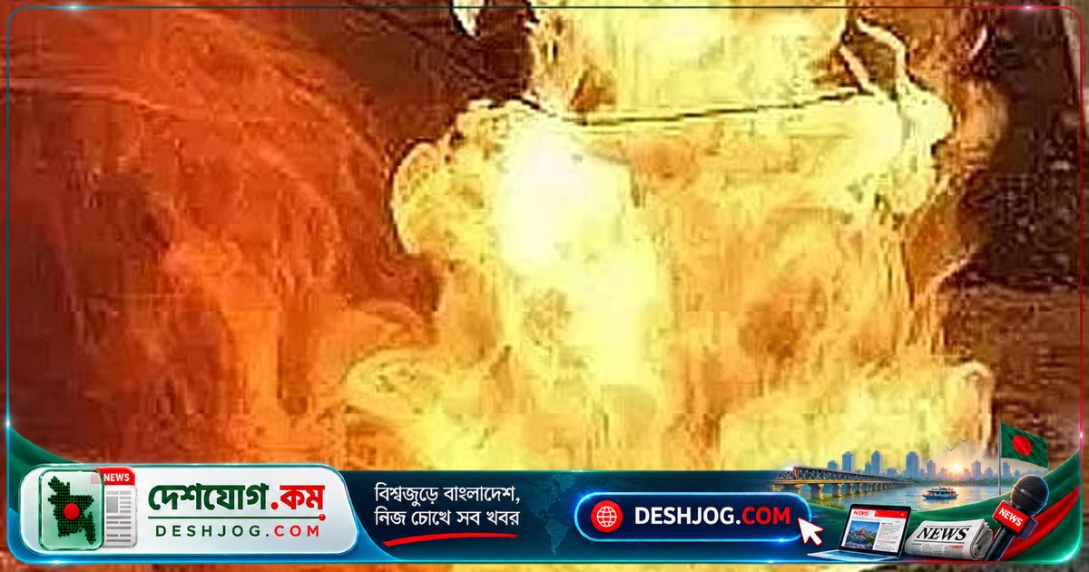 কারওয়ান বাজারে বিদ্যুতের খুঁটিতে আগুন, দ্রুত নিয়ন্ত্রণে ফায়ার সার্ভিস