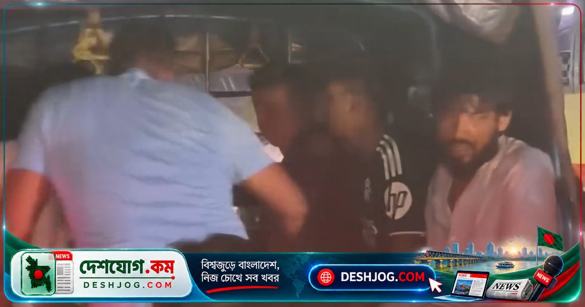 গাজীপুরে মশাল মিছিল প্রস্তুতির সময় আটক ৭ জন, পুলিশ উদ্ধার করে লাঠি ও ব্যানার