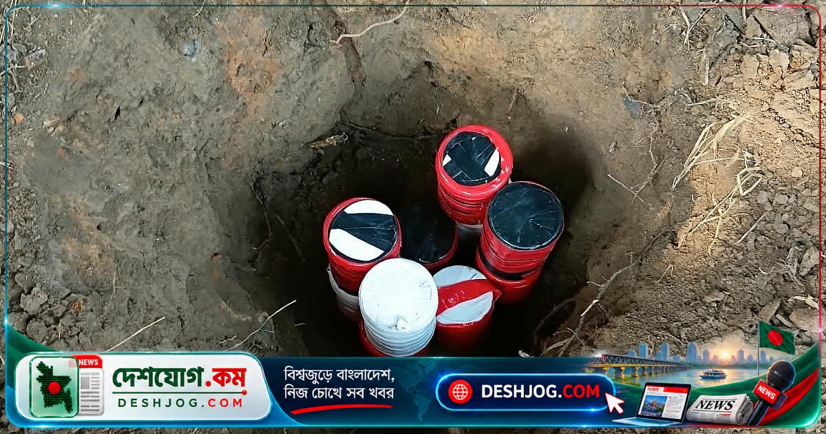 গাজীপুরে নিষিদ্ধ ছাত্রলীগ নেতার বাড়িতে ১০টি ককটেল উদ্ধার, পুলিশ নিষ্ক্রিয় করে ঢাকার বিশেষ ইউনিটের সহায়তায়