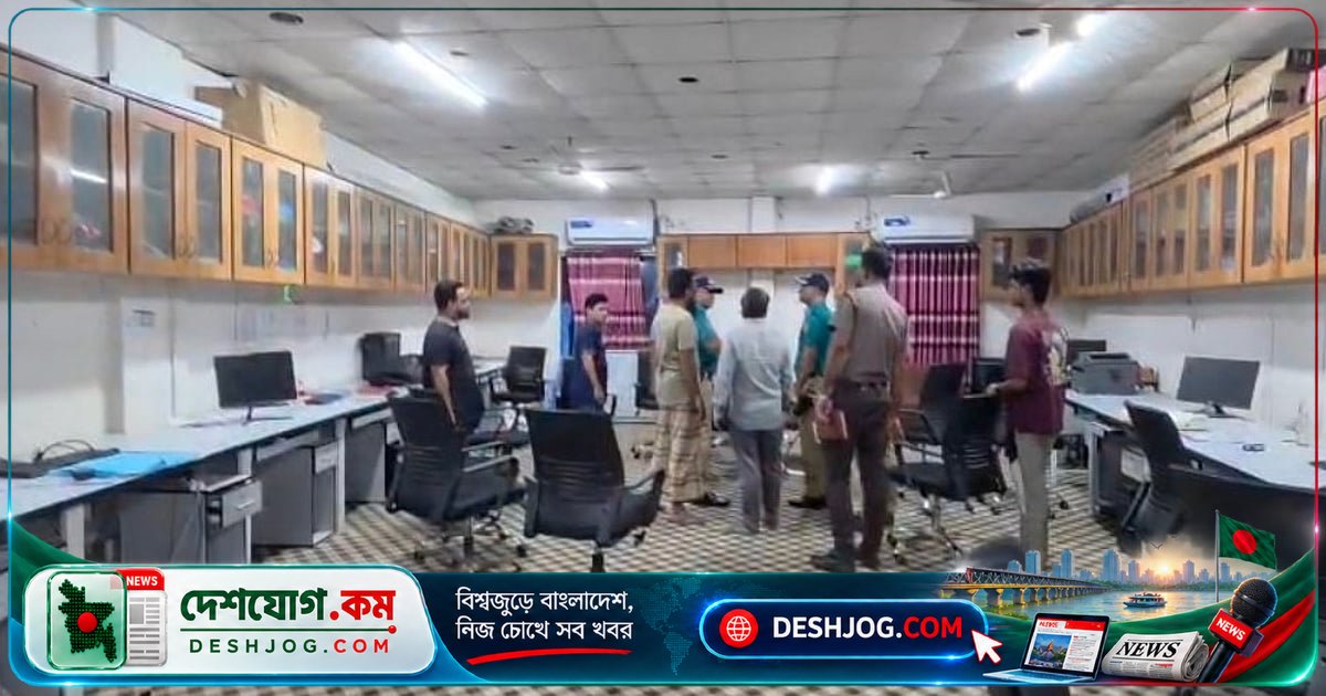 হাজারীবাগে কুরিয়ার সার্ভিসে আগুন ও মারধর: দুর্বৃত্তরা জমির ভাড়া দাবি করে হুমকি দিচ্ছে